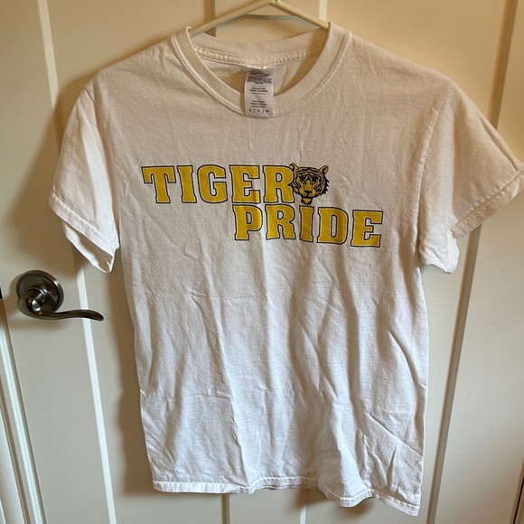 Dalhousie Gildan White Tee with Yellow Tiger Pride Design, size S - Picture 1 of 5